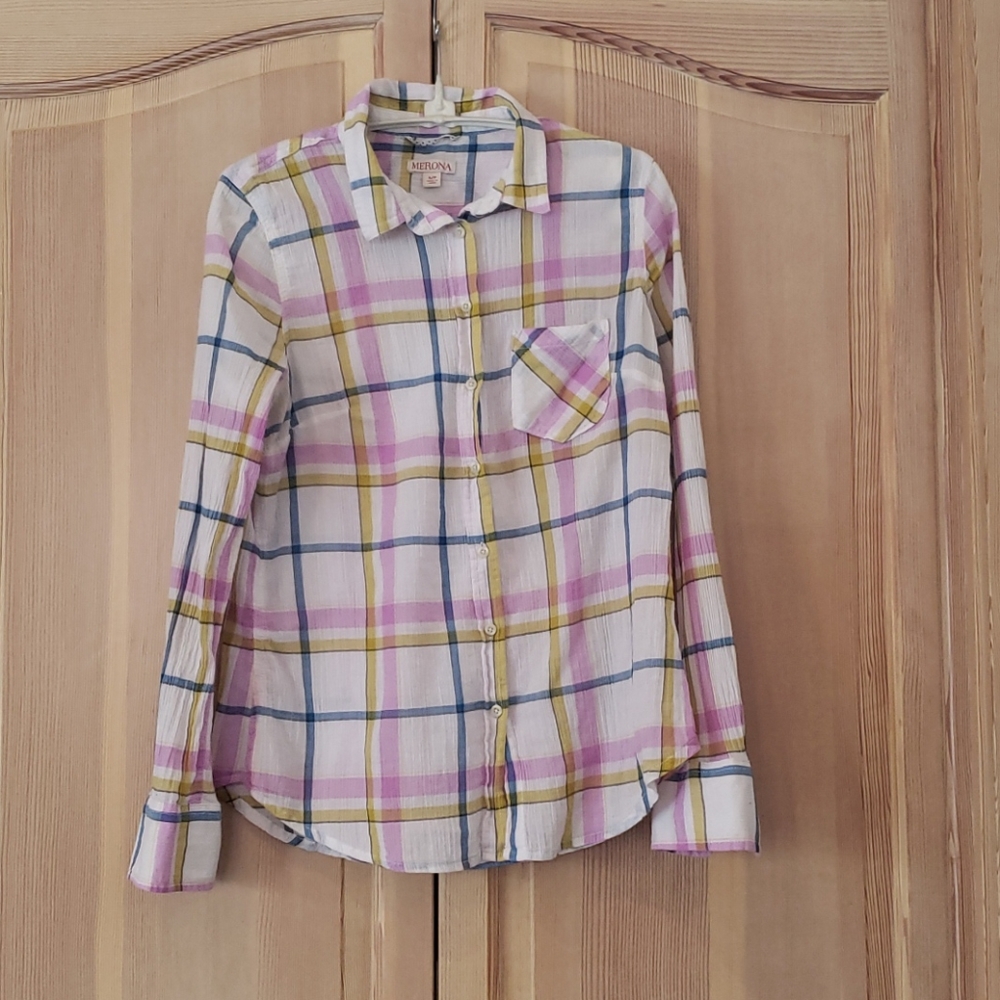Plaid long sleeve button down shirt